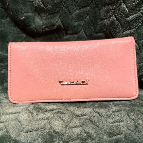 Tahari Pink Women's Clutch wallet/card holder - Picture 1 of 7